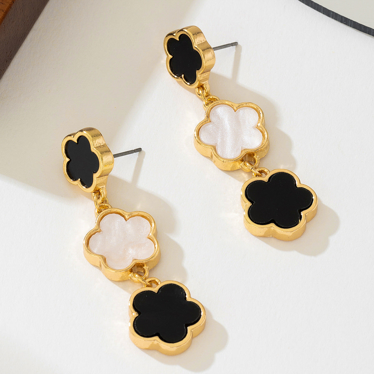 Planderful Vienna Verve Earrings – Elegant Five-Leaf Clover Design