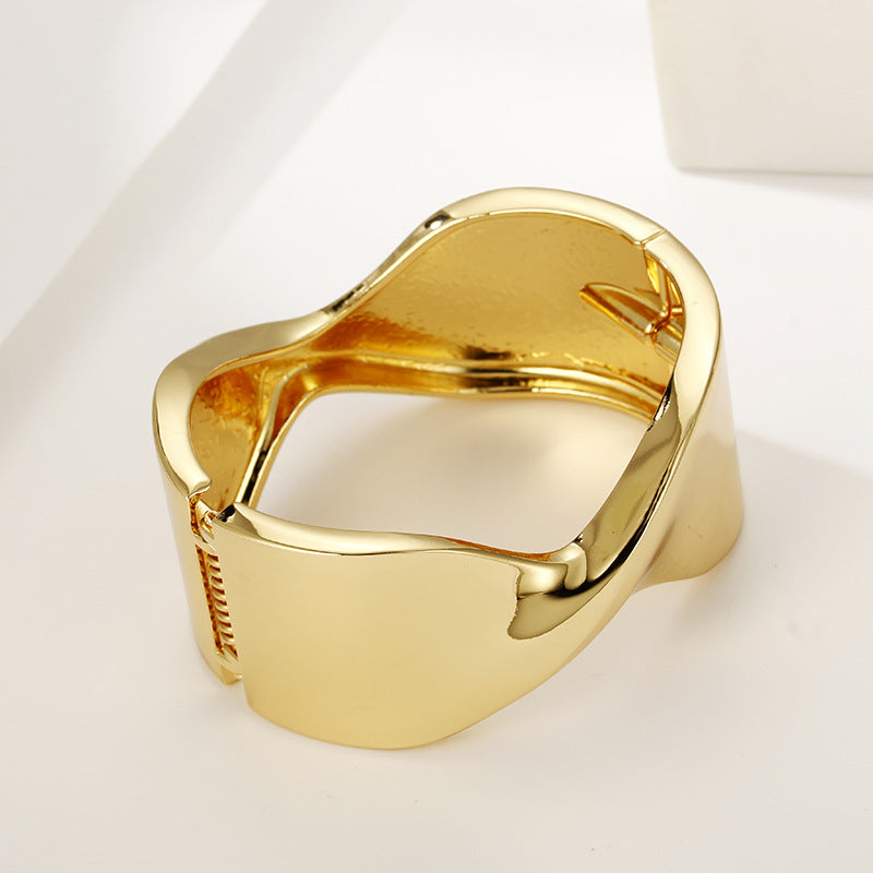 Golden Glamour Women's Bracelet with Unique European Flair and Bold Modern Design