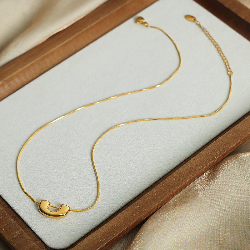 French Style Geometric Titanium Steel Gold-Plated U-Shaped Pendant Necklace
