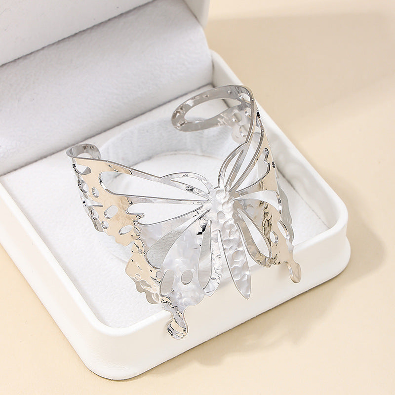 Exaggerated Retro Metal Texture Women's Bracelet with Hollowed Out Bow