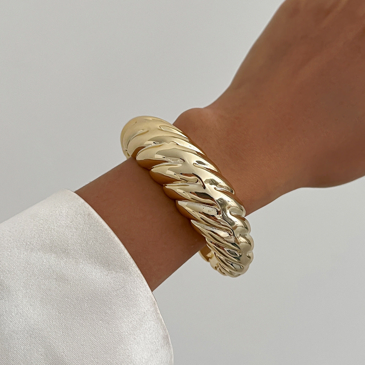 Planderful Vienna Verve Bracelet – Fashionable Geometric Design