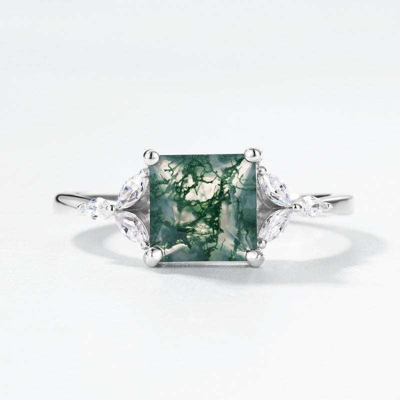Planderful Everyday Genie – Versatile Green Moss Four-Claw Sterling Silver Ring