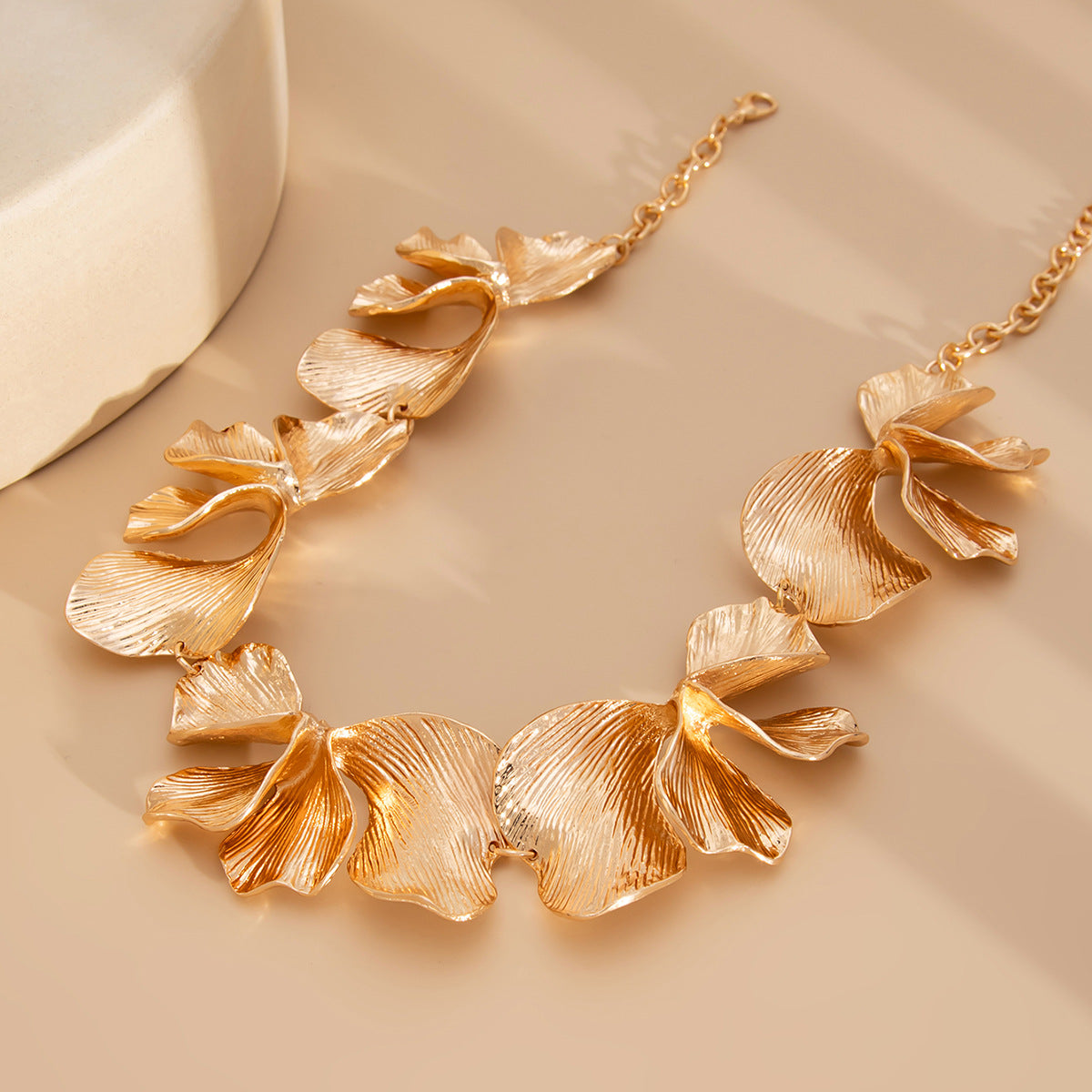 Planderful Vienna Verve Necklace – Fashionable Pleated Texture Design