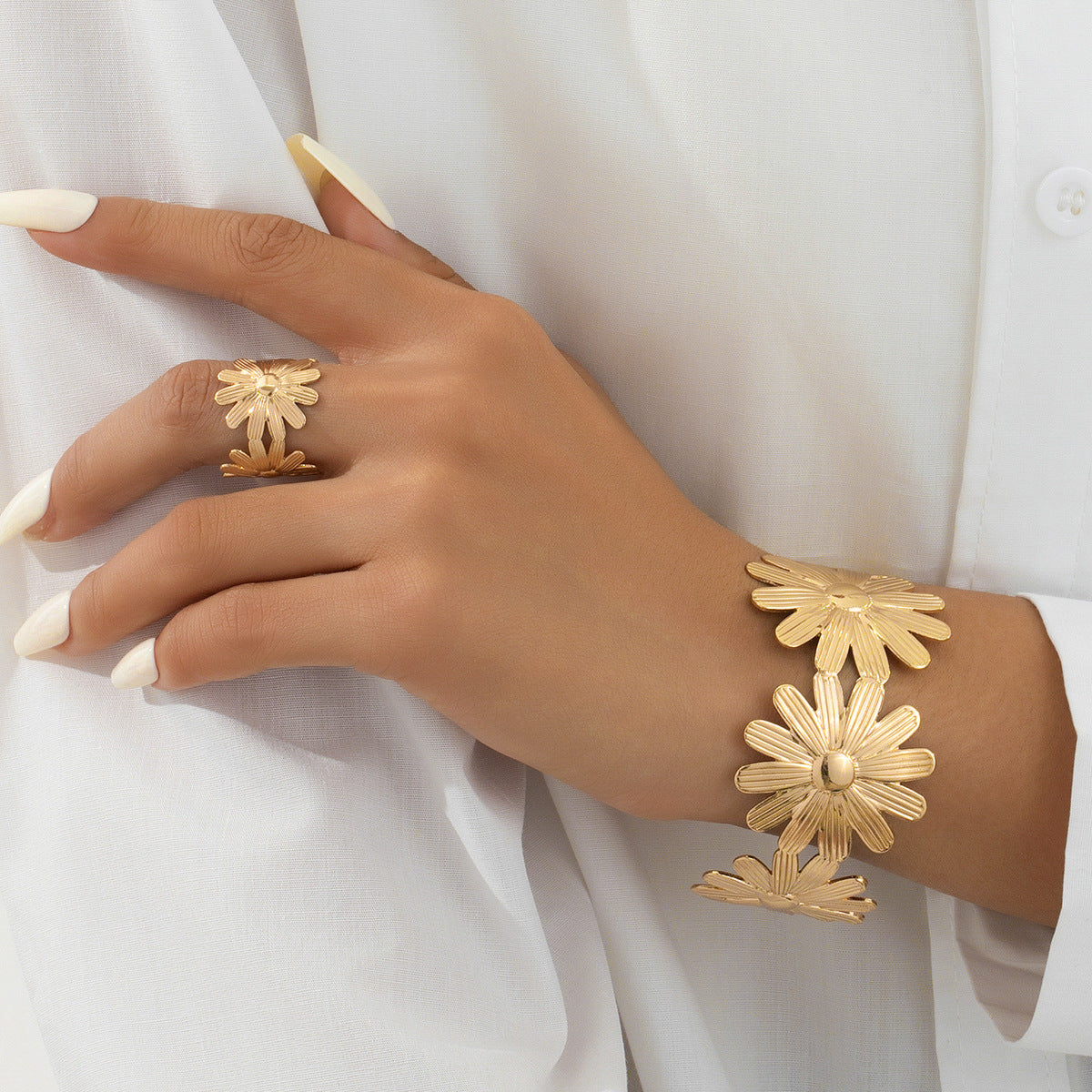 Planderful Vienna Verve Jewelry Set – Fashionable Retro Metal Flower Design