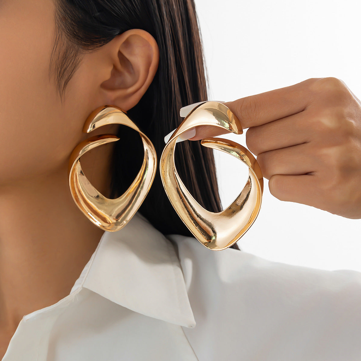 European and American fashion geometric niche thread ins wind stud earrings women, temperament alloy texture retro versatile ear jewelry