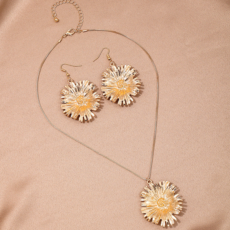 European Charm Metal Flower Jewelry Set with Oversized Pendants for Women