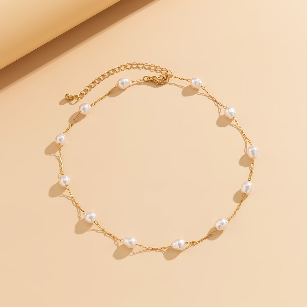 Planderful Vienna Verve Necklace – Elegant Y-Shaped Imitation Pearl Design