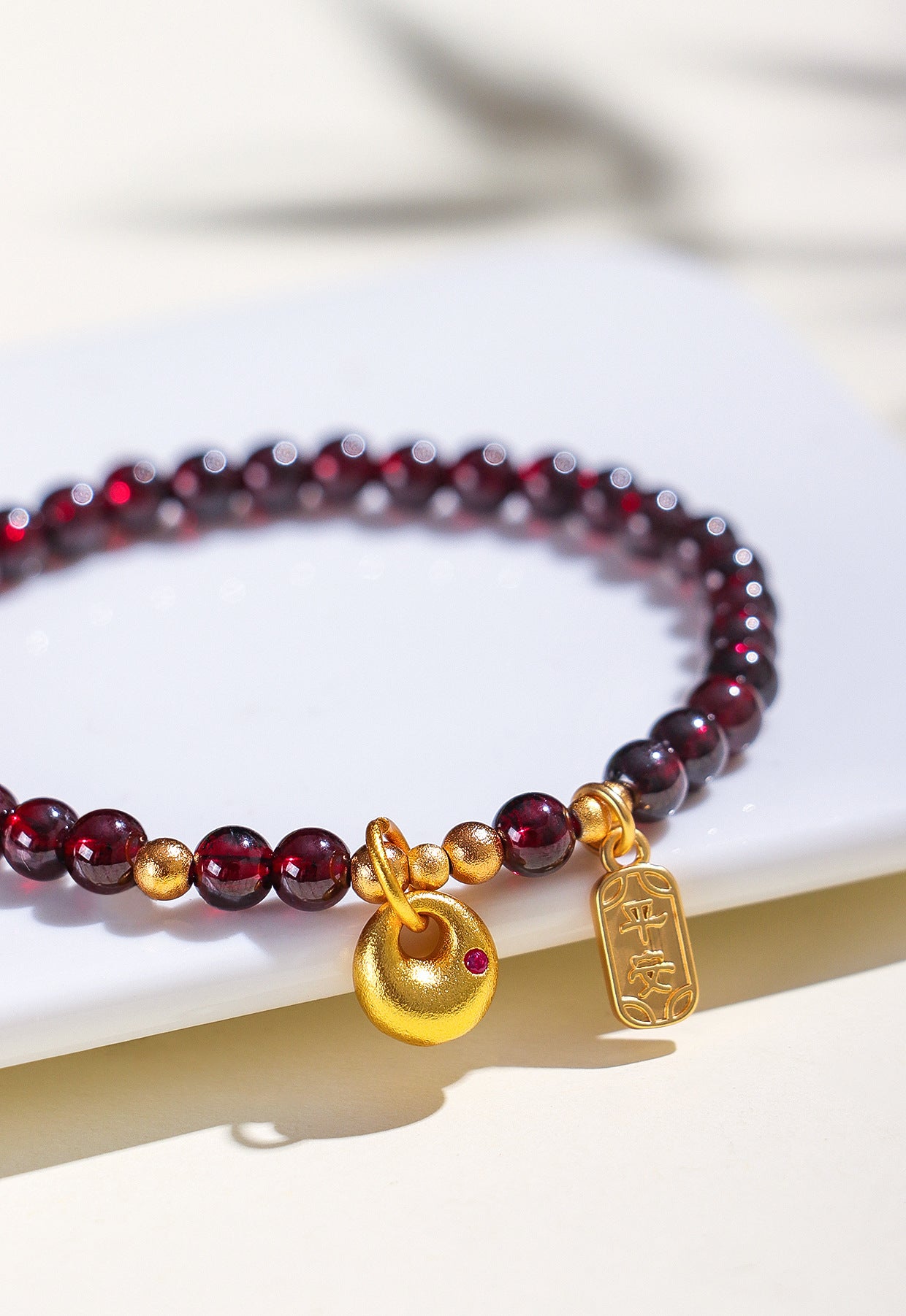 Planderful Fortune's Favor Bracelet – Lucky Garnet Beaded Design