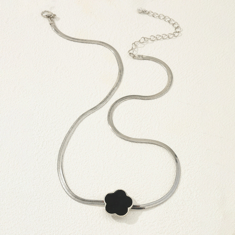 Luxurious Vienna Verve Metal Necklace with Exquisite Design