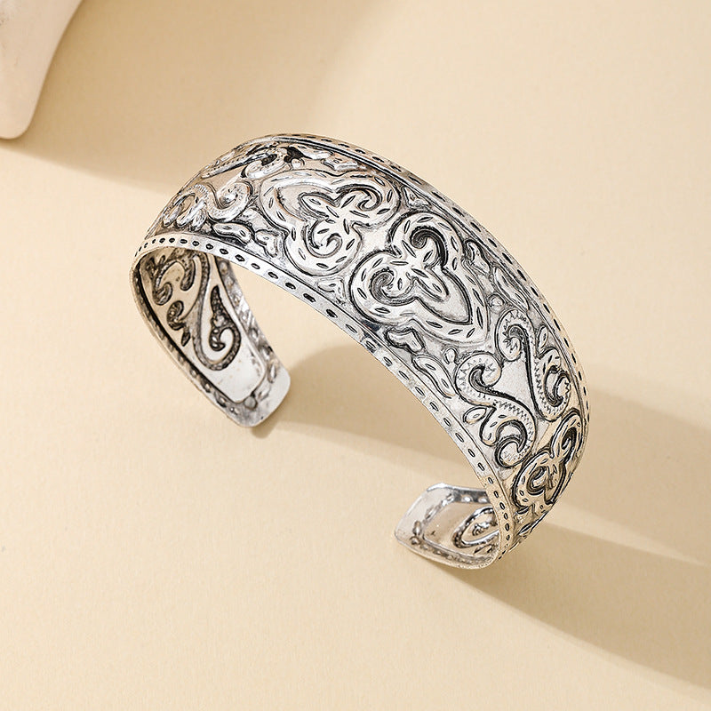 Planderful Vienna Verve Bracelet – Fashionable Retro Metal Design