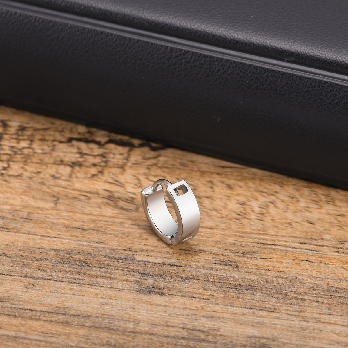 Silver-Tone Black Zigzag Huggie Earring — Single
