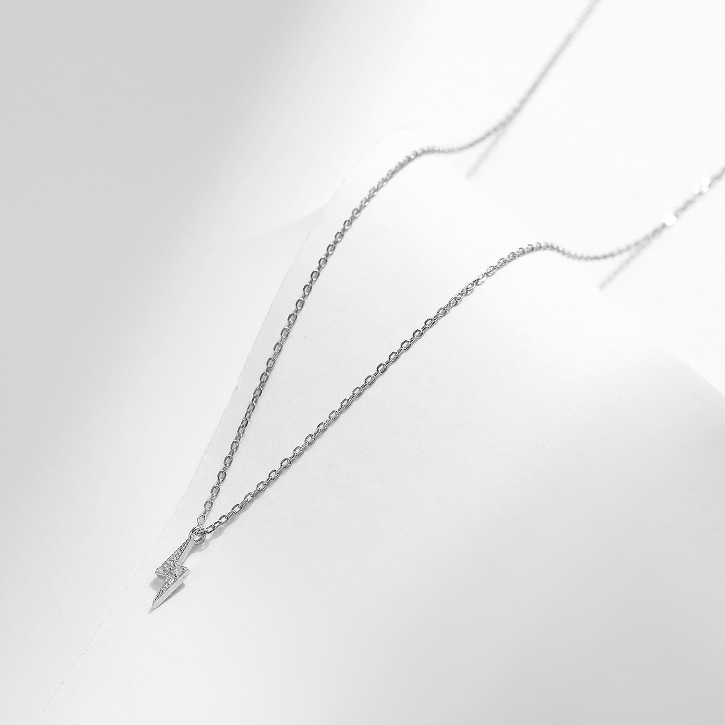 Elegant Sterling Silver Lightning Collarbone Necklace with Mini Zircon
