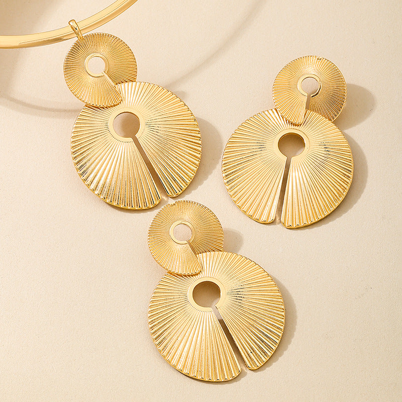 Vienna Verve Women's Metal Ruffle Edge Jewelry Set