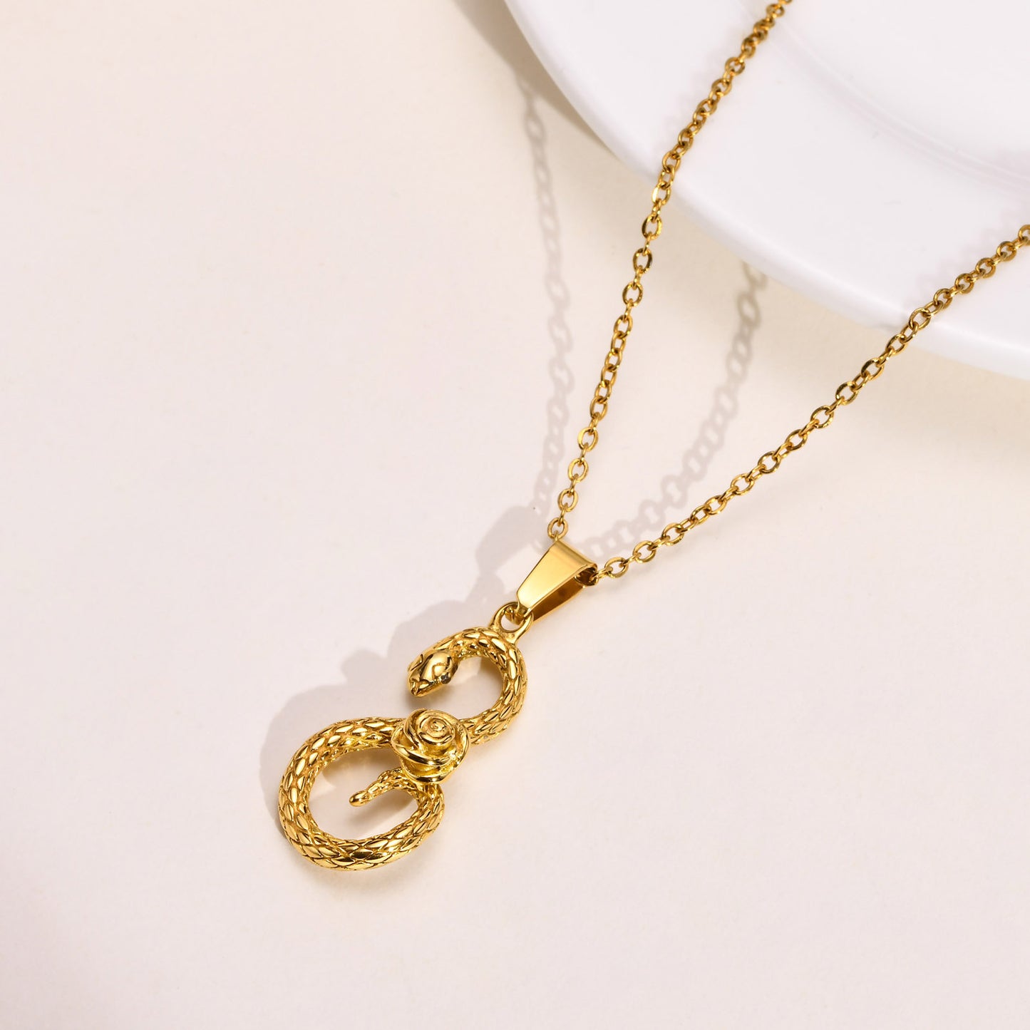 Wholesale of European and American Jewelry Rose Snake Pendant Necklace