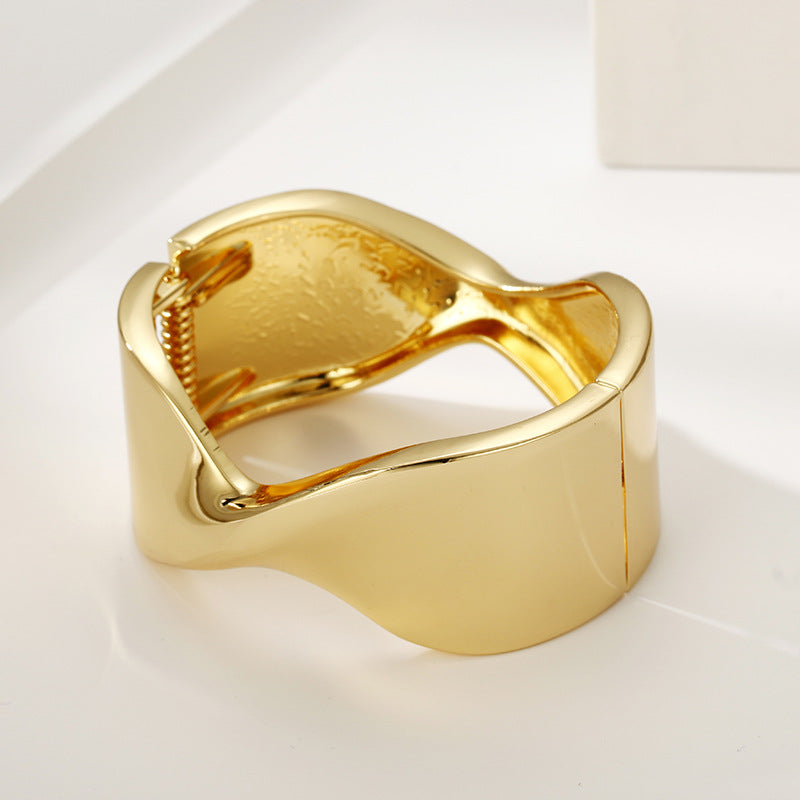 Golden Glamour Women's Bracelet with Unique European Flair and Bold Modern Design