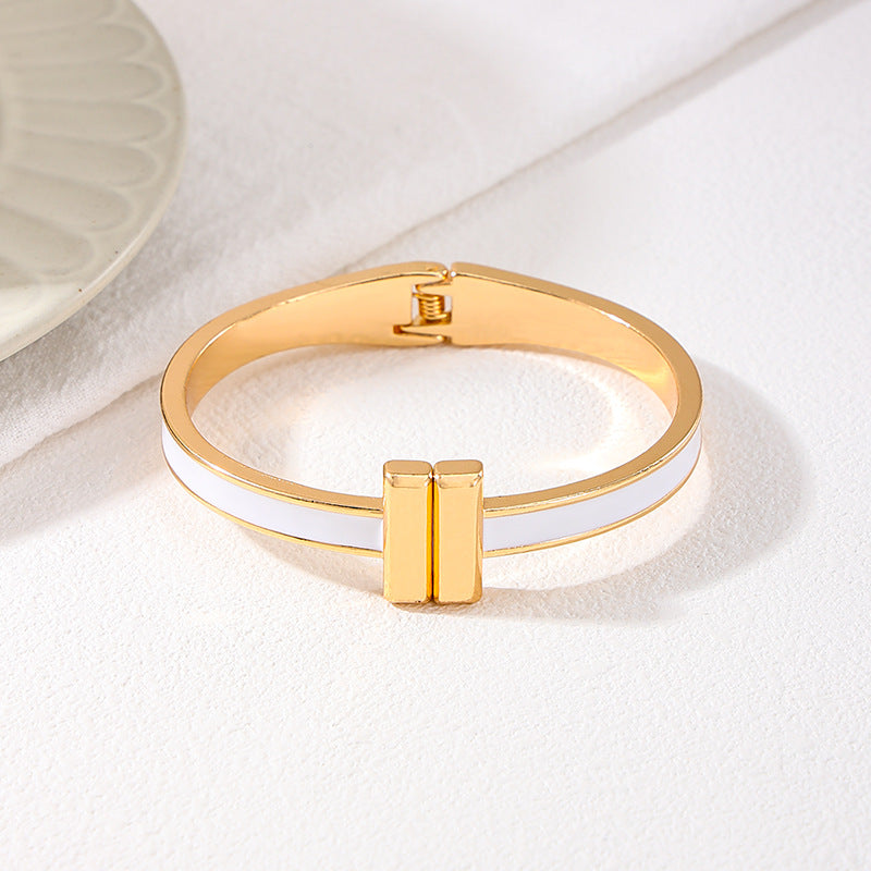 Planderful Vienna Verve Bracelet – Simple and Versatile Metal Design