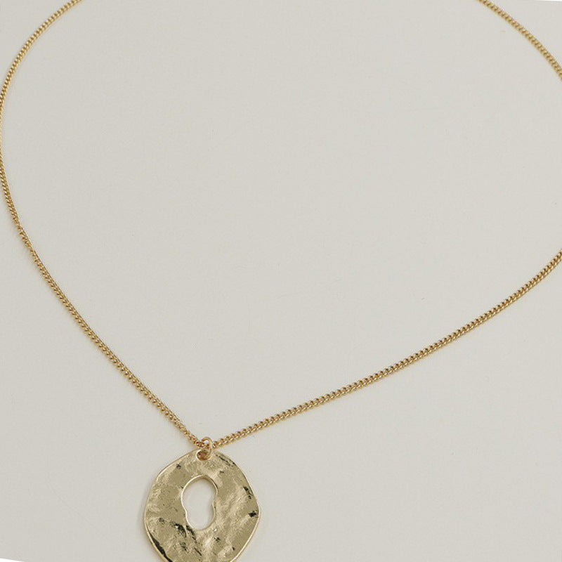 Fashion Forward Metal Geometry Necklace with a Touch of European Elegance