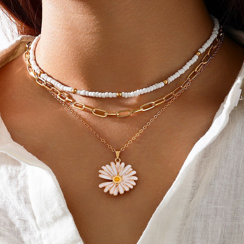 Planderful Vienna Verve Necklace – Fashionable Beaded Daisy Pendant