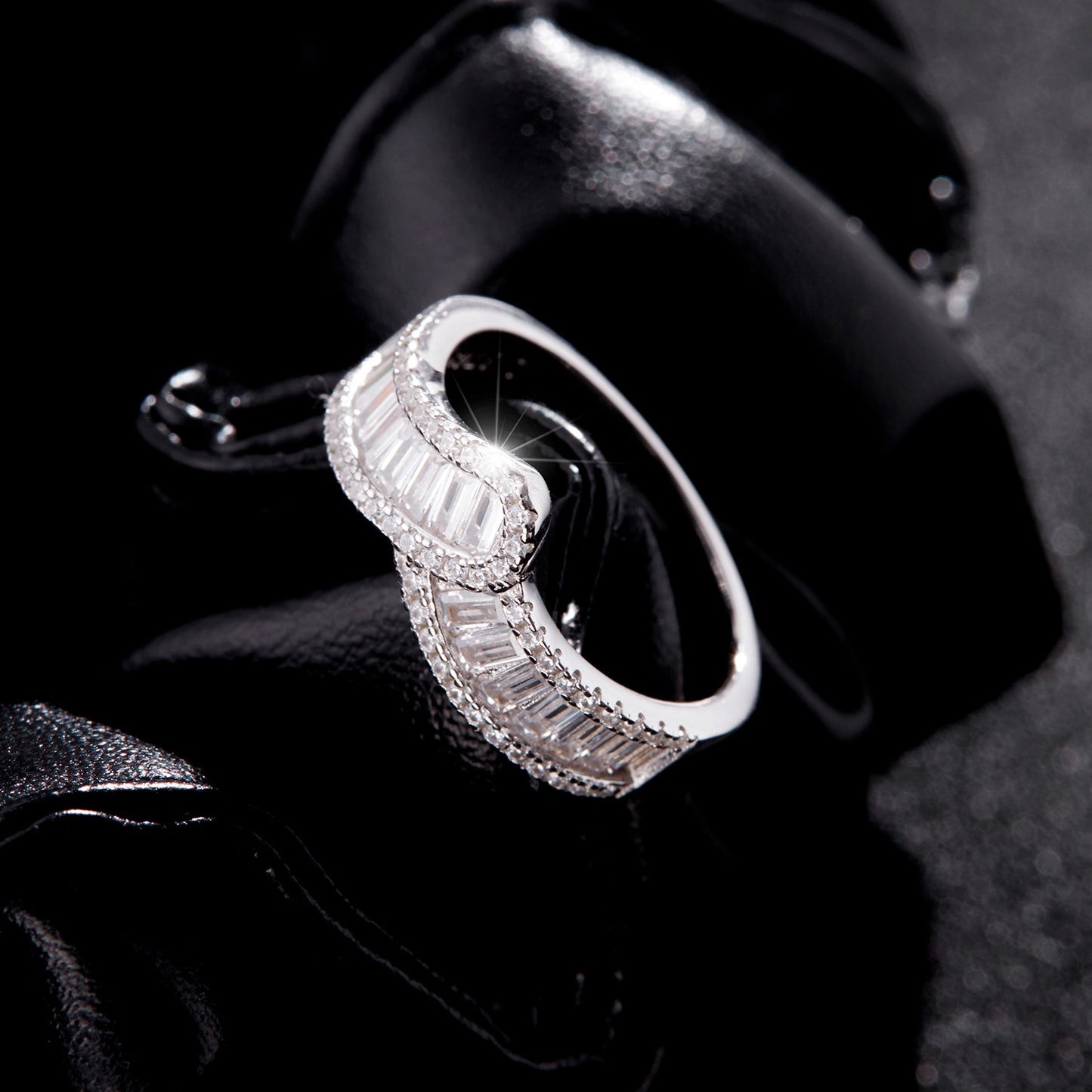 Planderful Everyday Genie Ring – Irregular Lines with Shining Zircon