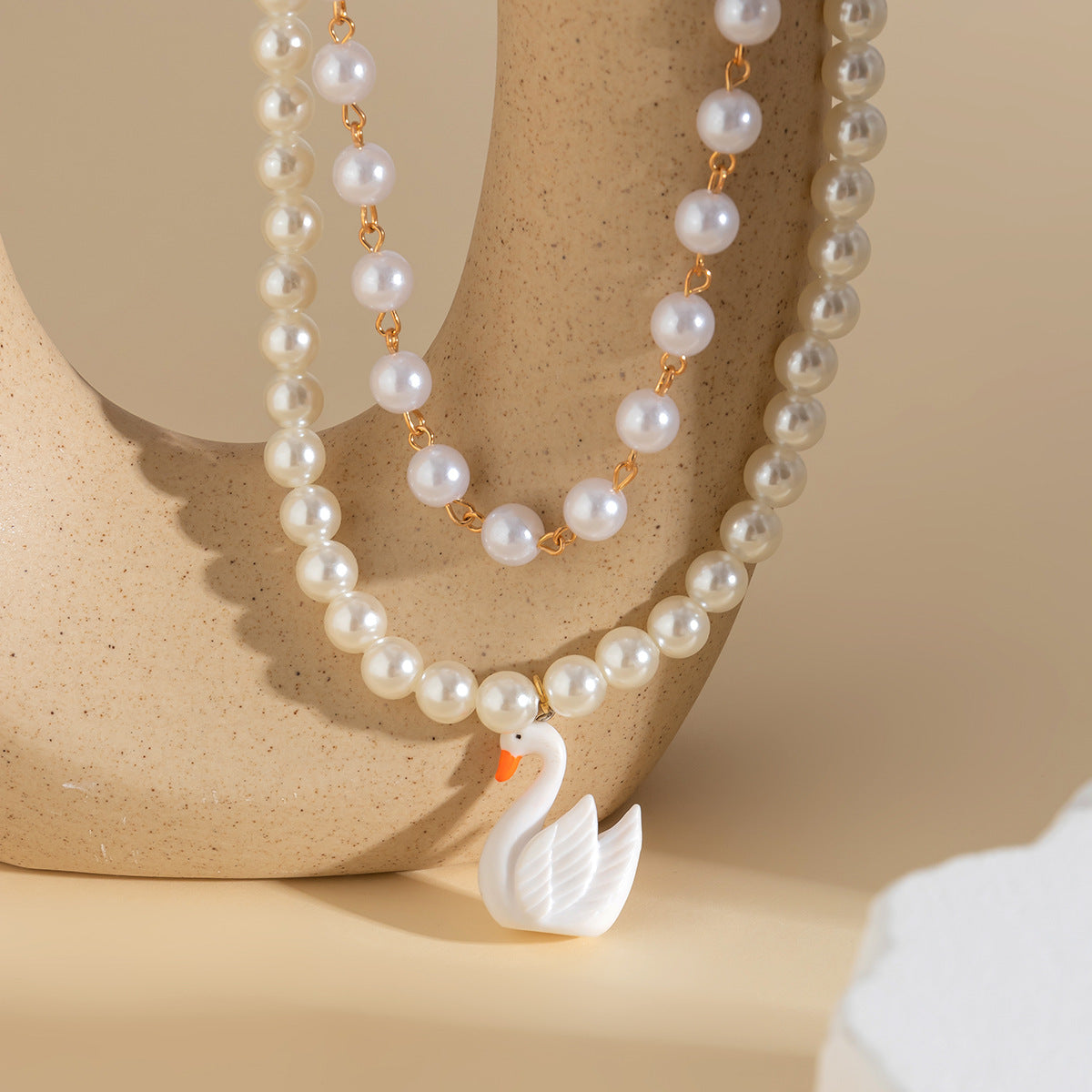 Spice Beaded Swan Pearl Necklace Female Temperament Necklace