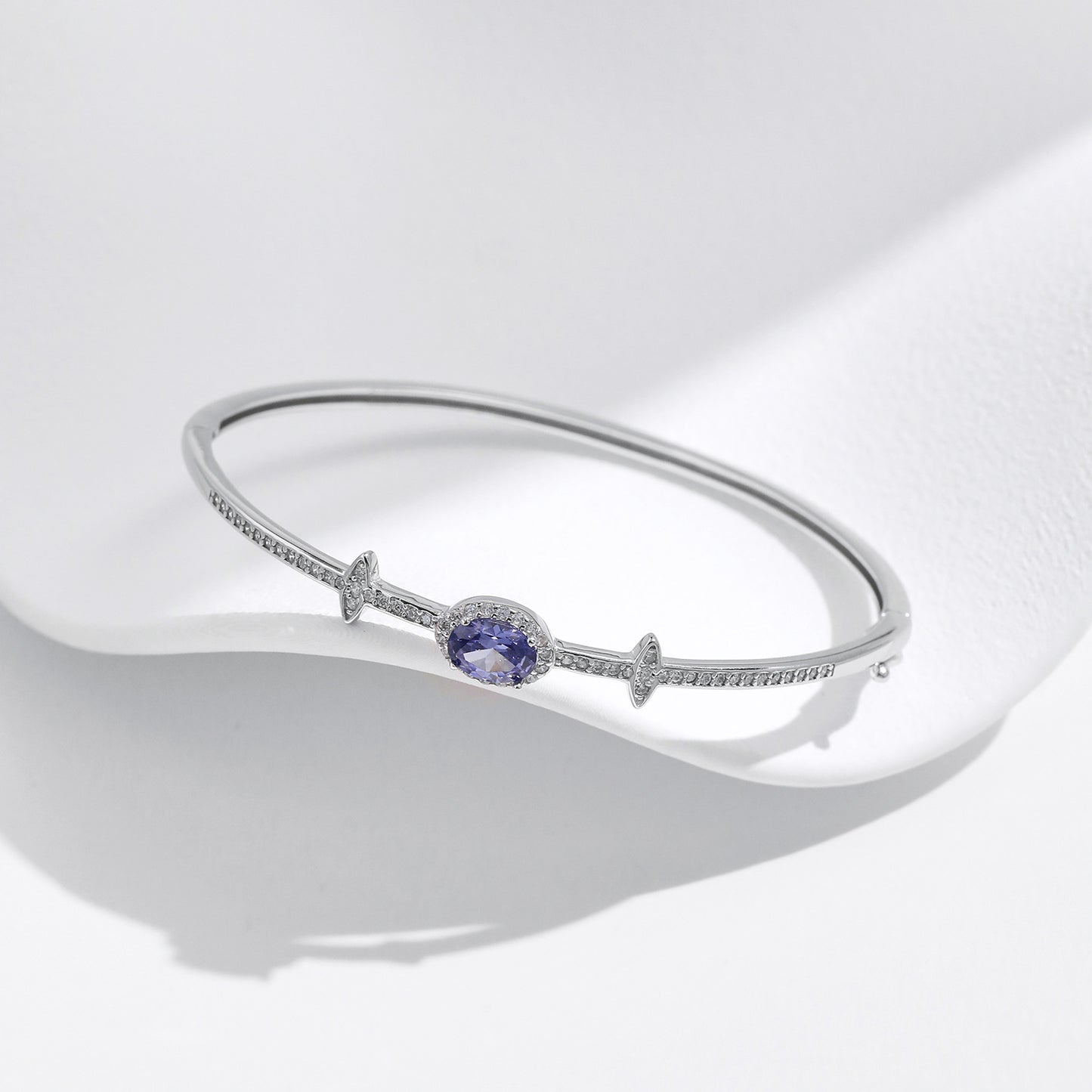 Planderful Everyday Genie Bracelet – Elegant Zircon-Encrusted Design