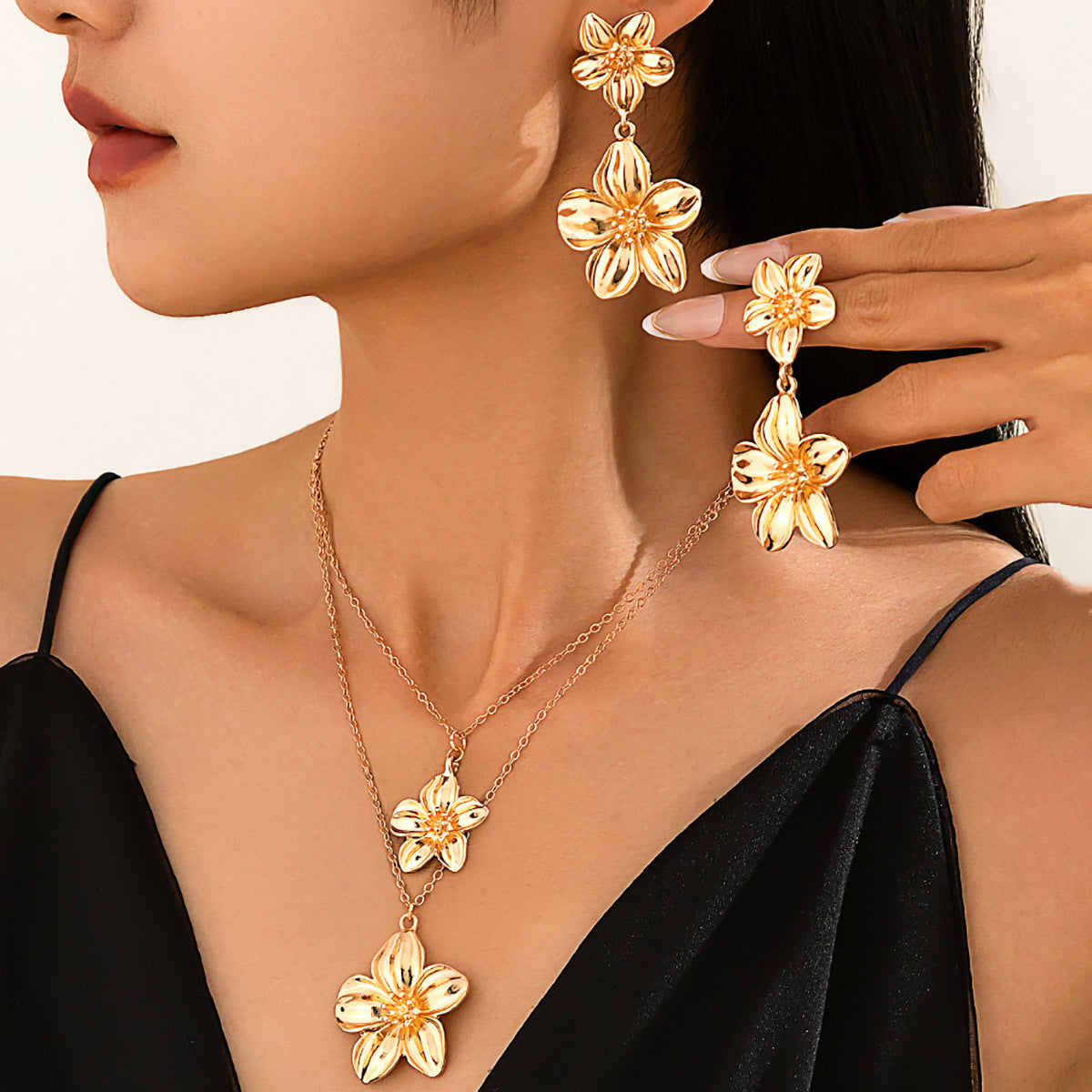 Planderful Vienna Verve Flower Pendant Set – Retro Three-Dimensional Design