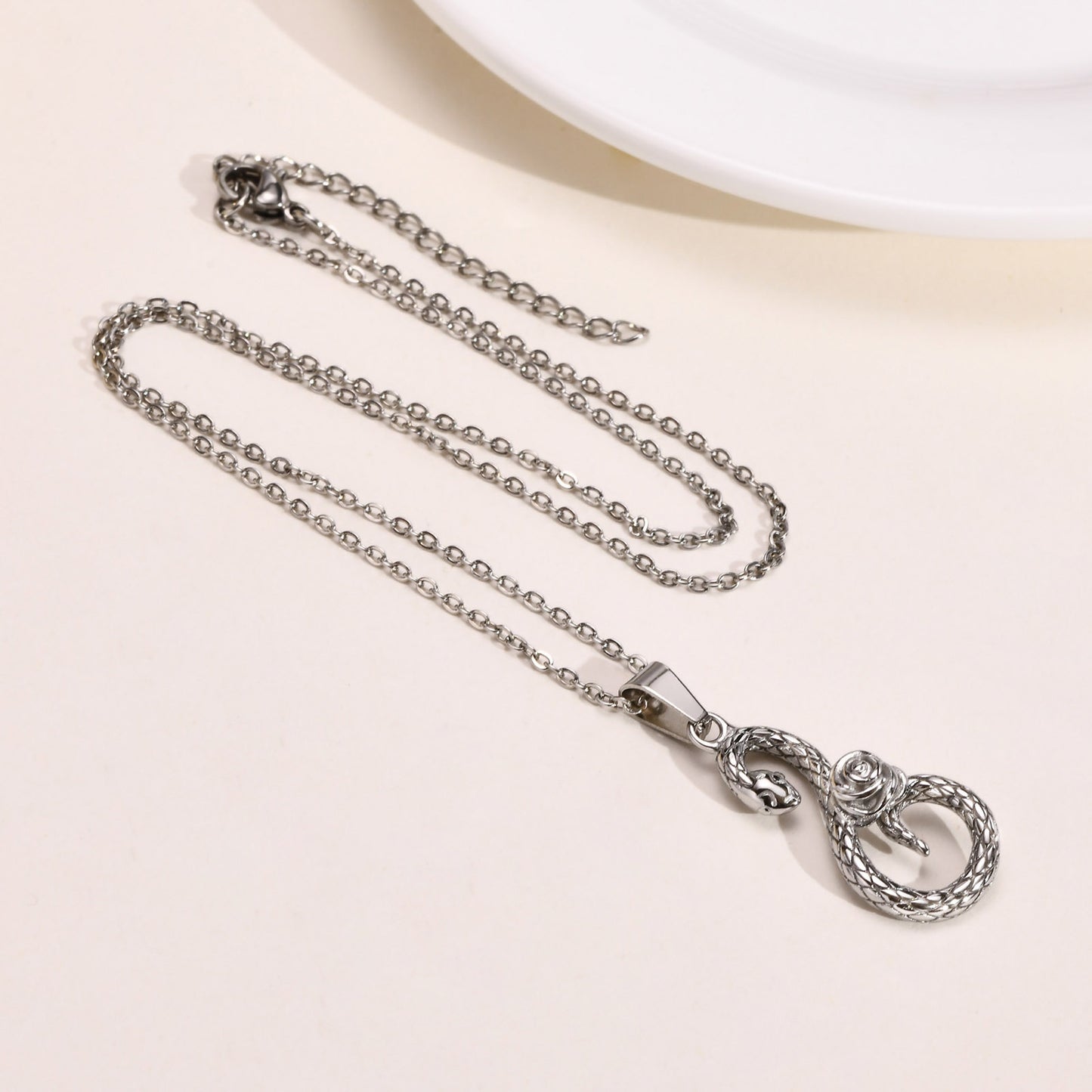 Wholesale of European and American Jewelry Rose Snake Pendant Necklace