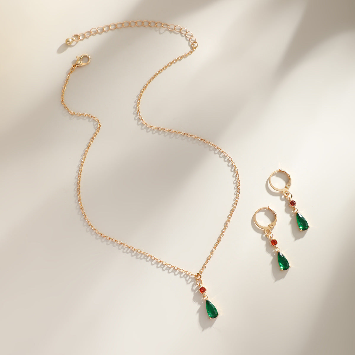 Elegant Green Diamond Pendant Necklace for Women with Simple Business Style