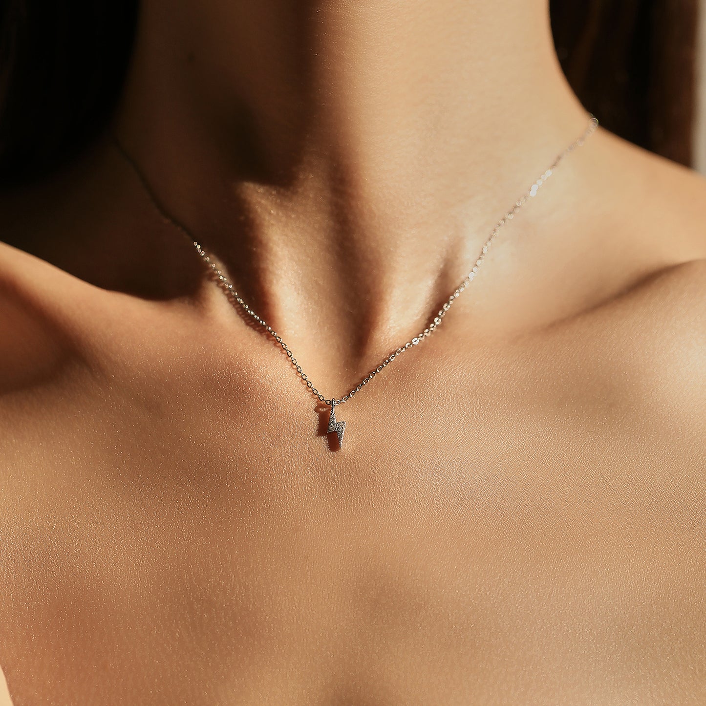 Elegant Sterling Silver Lightning Collarbone Necklace with Mini Zircon