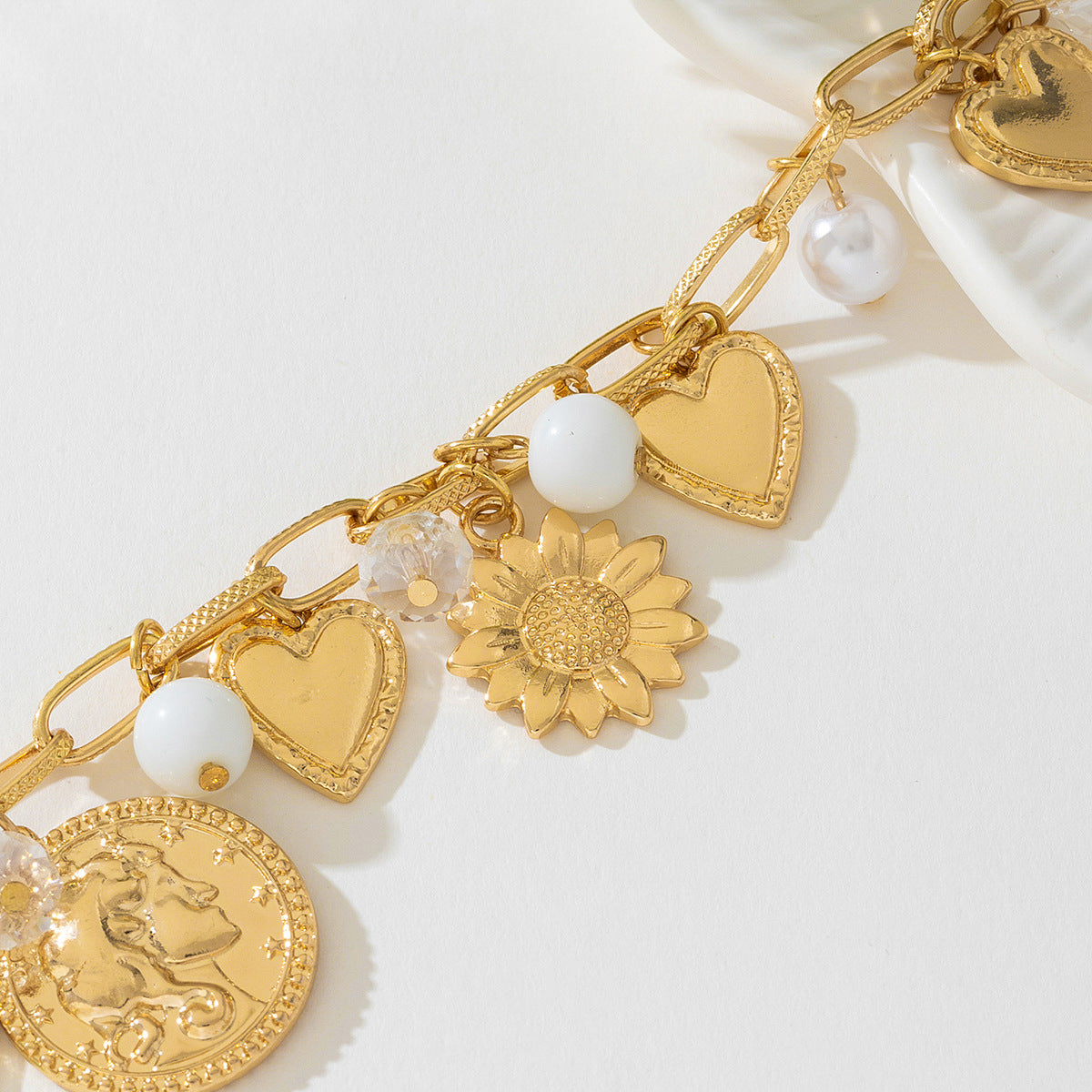 Planderful Vienna Verve Bracelet – Fashionable Retro Metal Love Pendant