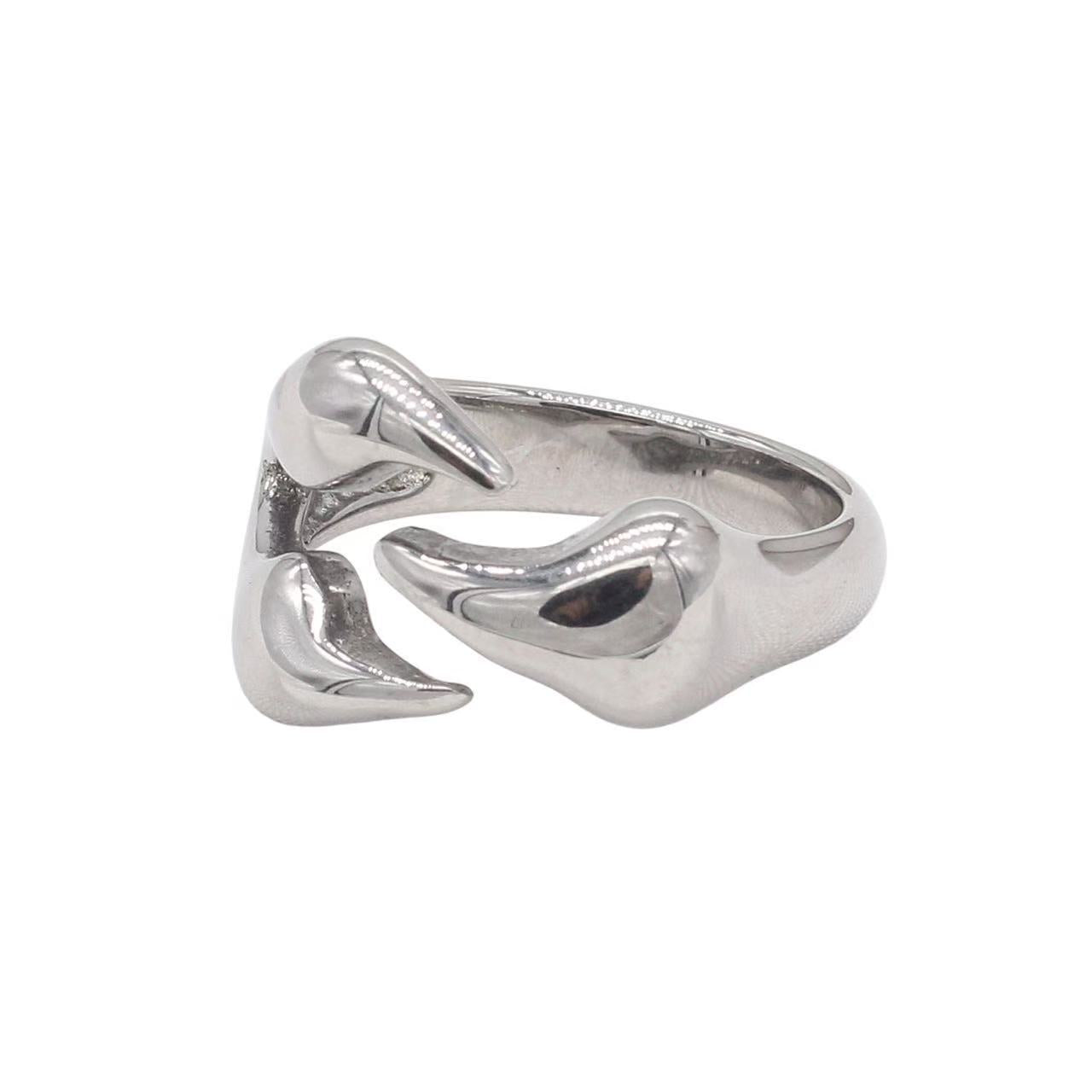 Planderful Jewelry Mens Titanium Ring With Vintage European Paw Motif Exuding Classic Masculine Style