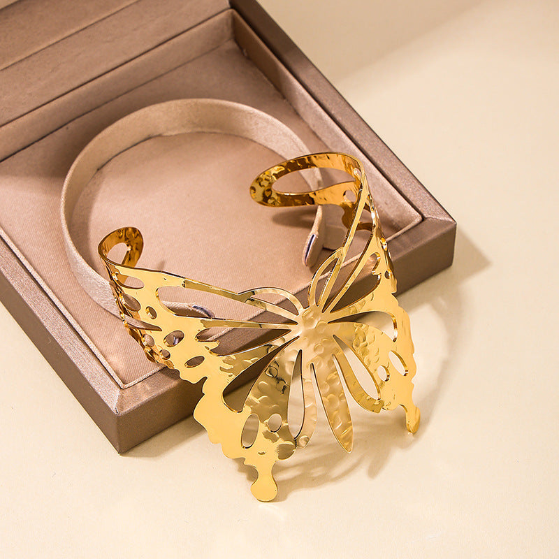 Exaggerated Retro Metal Texture Women's Bracelet with Hollowed Out Bow