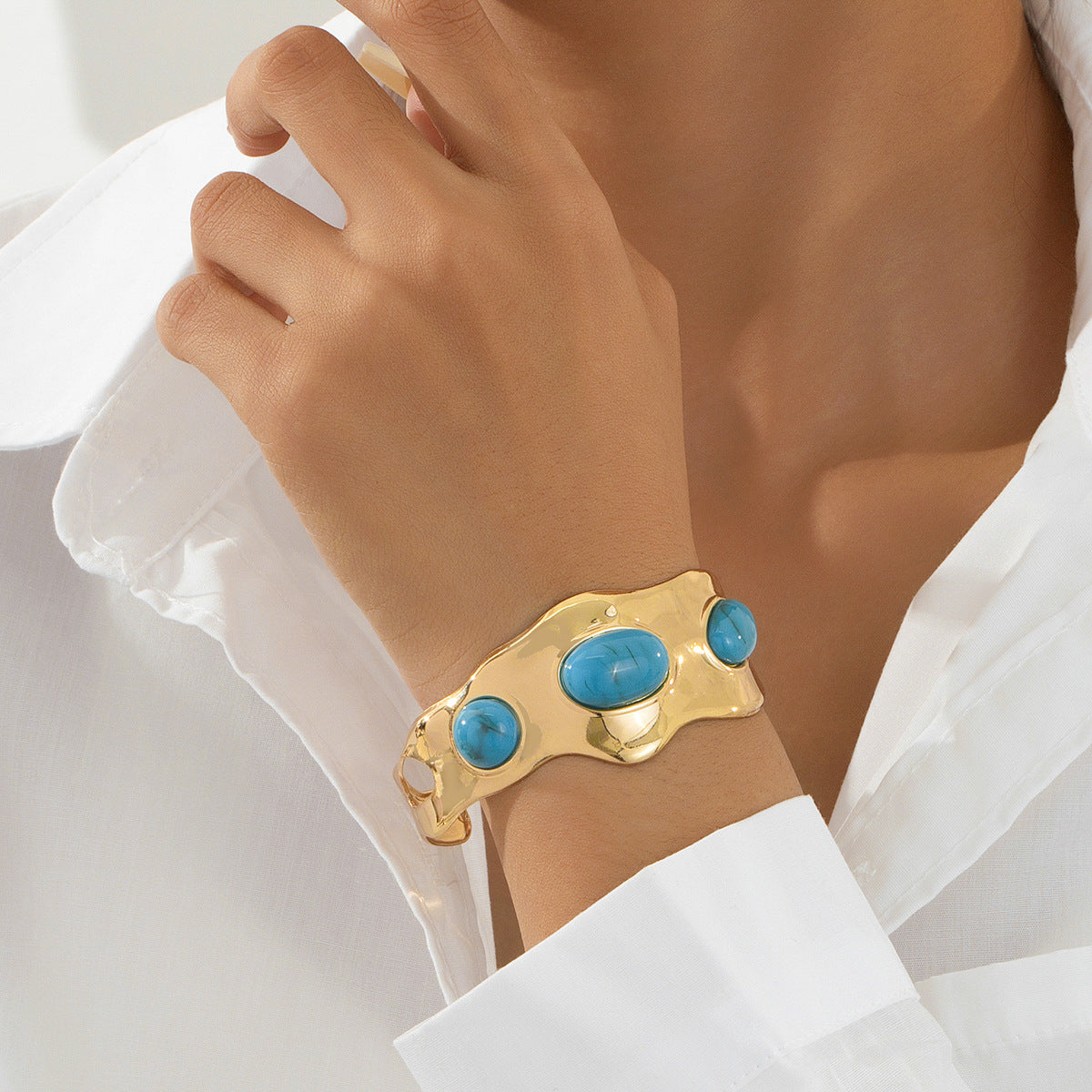 Planderful Vienna Verve Bracelet – Fashionable Retro Design with Turquoise Accents