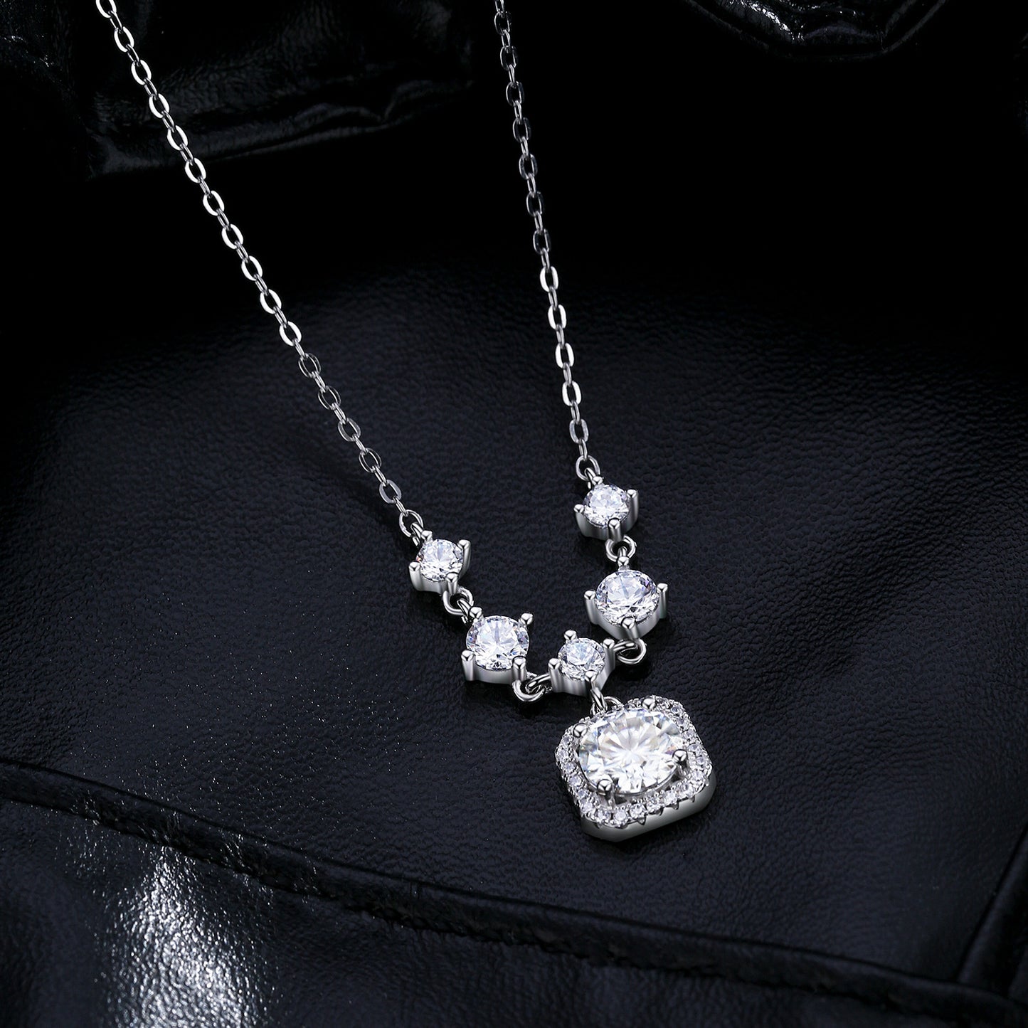 Planderful Moissanite Sparkling Necklace – Luxury Geometric Design