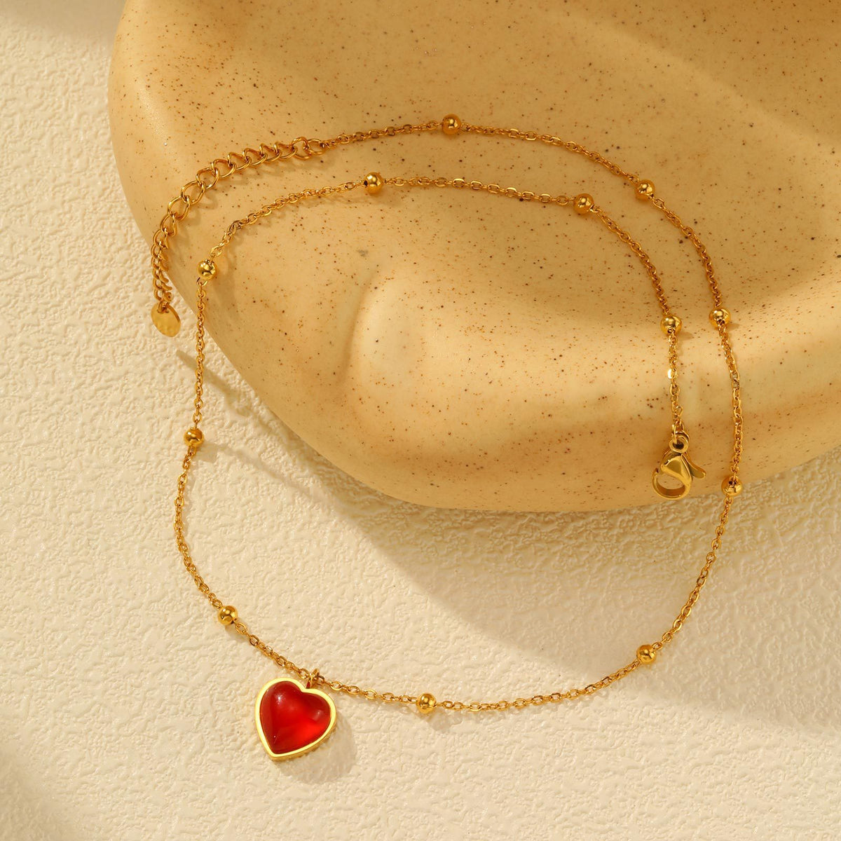 Gangfeng Ladies Delicate Clavicle Chain Stainless Steel Bead Chain Red Resin Heart Necklace