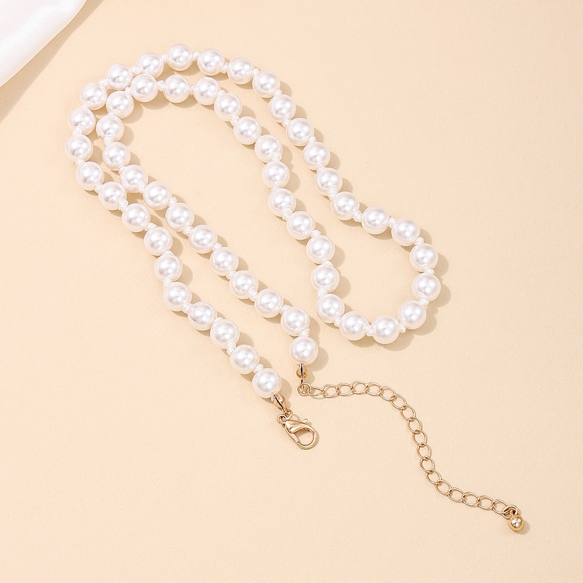 Sophisticated Retro Pearl Necklace for Fashionable Women
