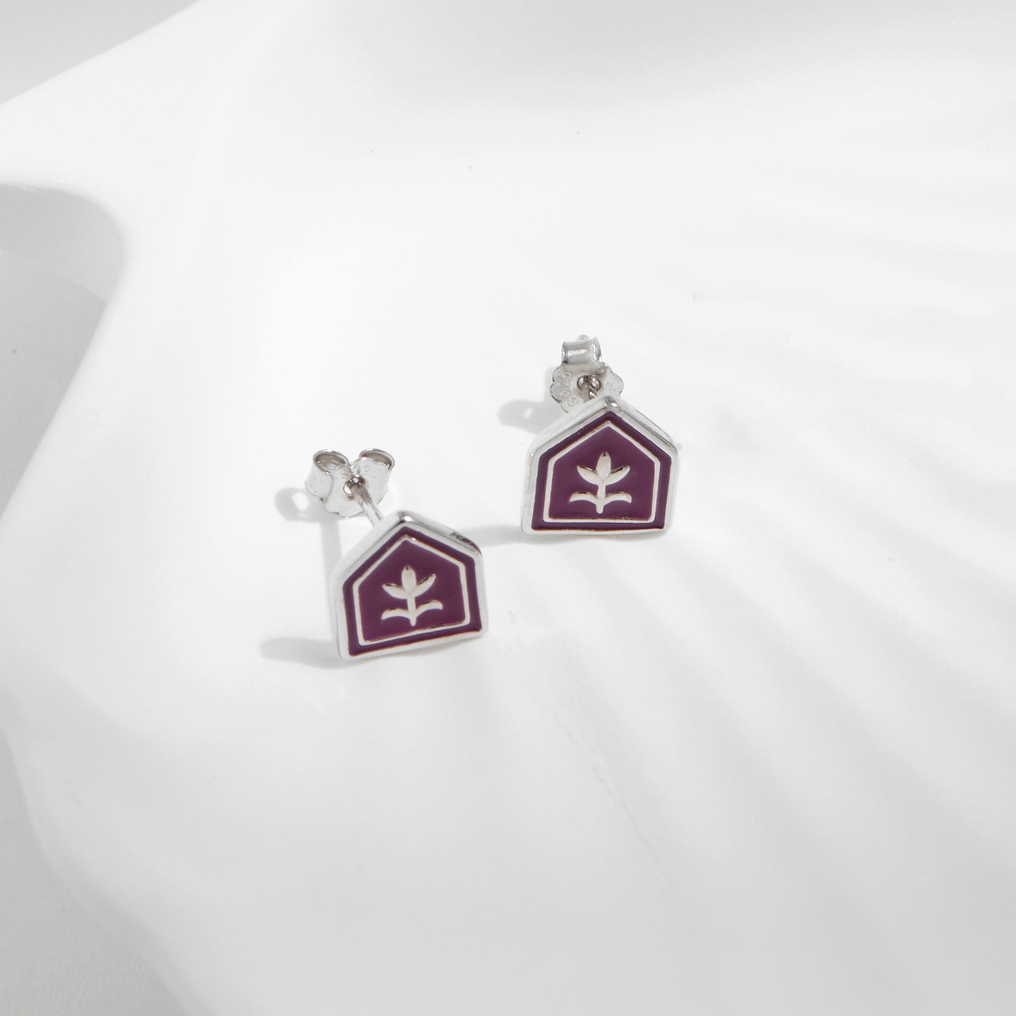 Planderful Everyday Genie Enamel Tulip Flower Stud Earrings – Elegant British Retro Design