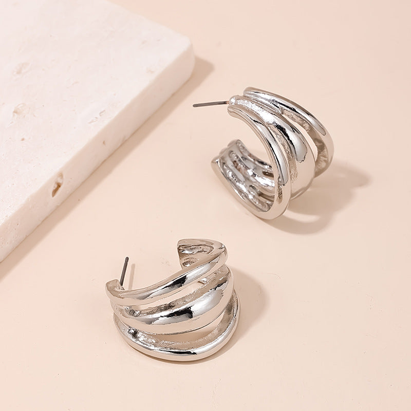 Luxurious Retro Hollow Arc Earrings in C-Shape