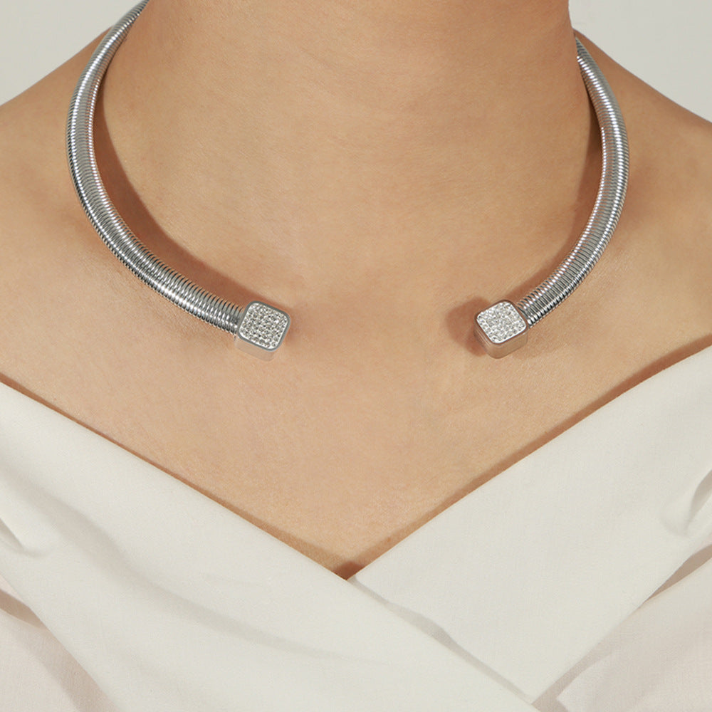 Fashionable Minimalist Blade Collar Necklace with Gold-Plated Zircon Insets