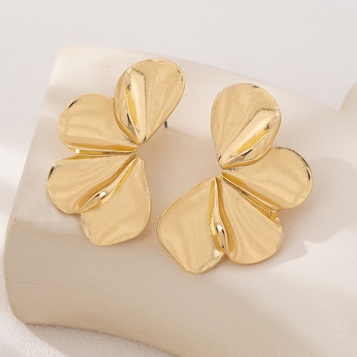 Planderful Vienna Verve Earrings – Elegant Metal Maple Leaf Design