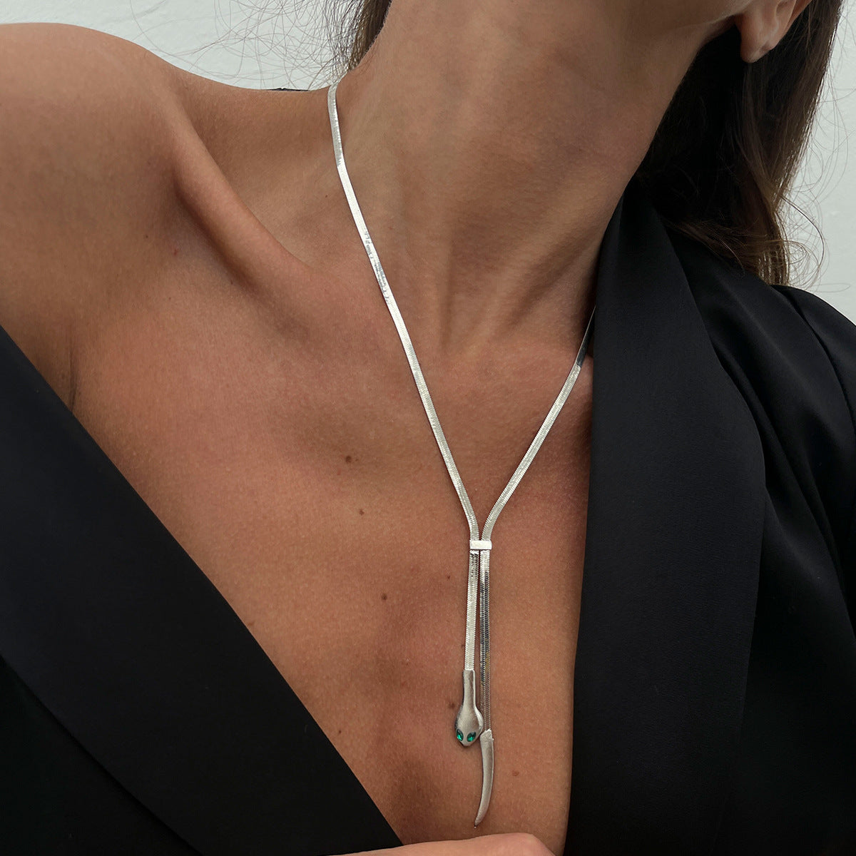 Planderful Vienna Verve Necklace – Versatile Snake-Shaped Design