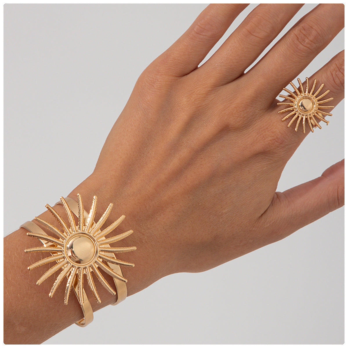 Planderful Vienna Verve Bracelet – Adjustable Retro Design