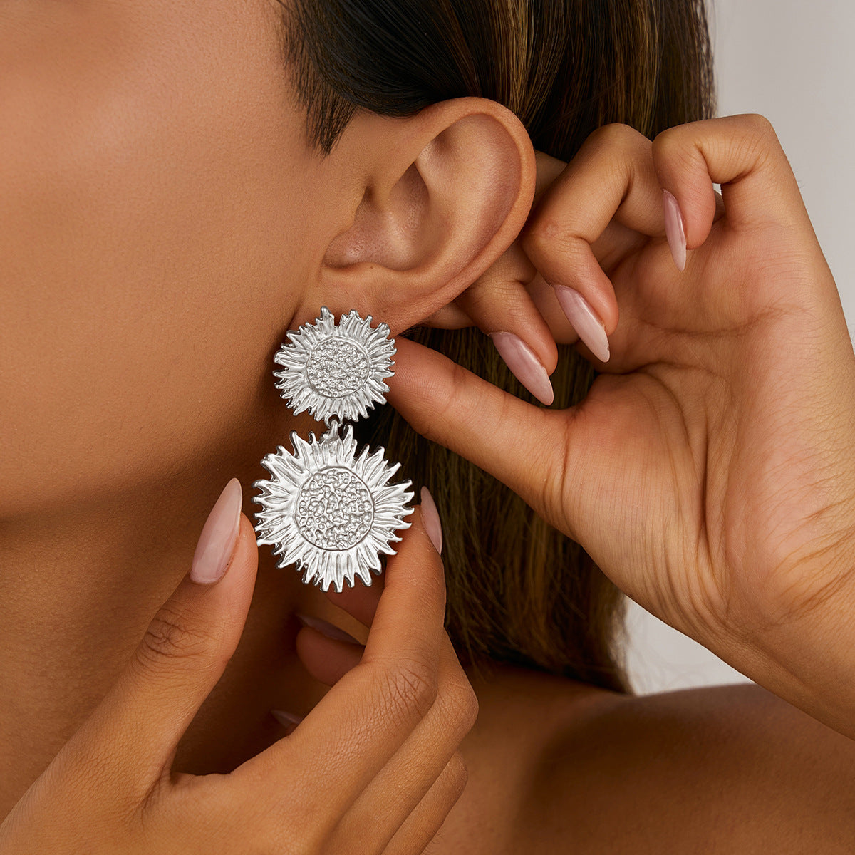 Planderful Vienna Verve Three Dimensional Sunflower Pendant Stud Earrings For Women Statement Retro Liquid Style