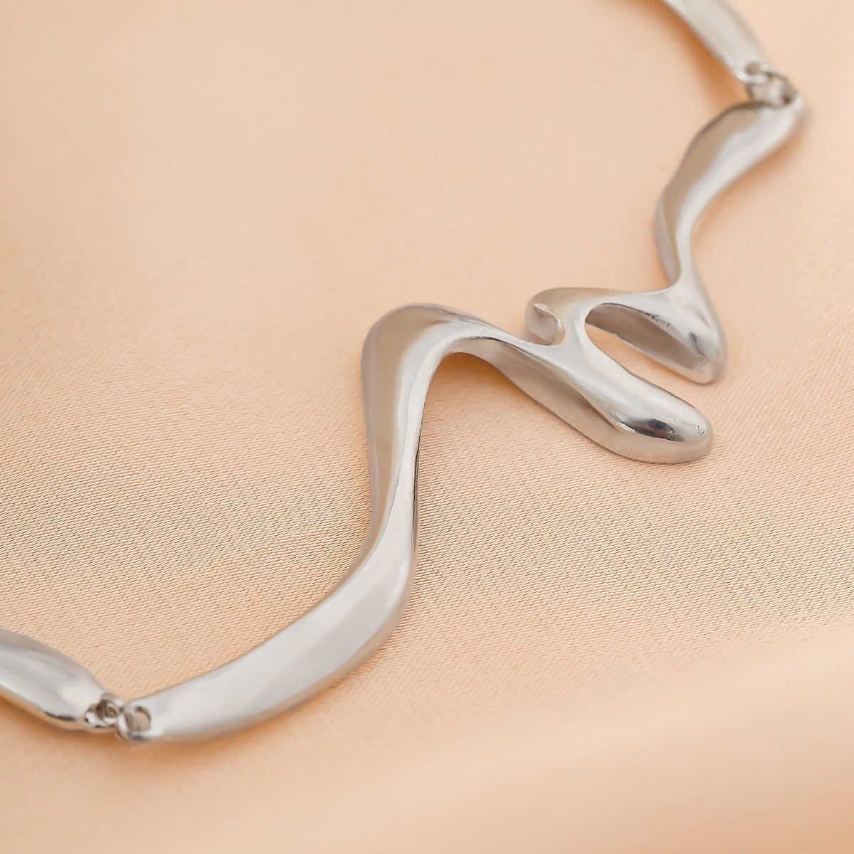 Choker Liquid Lava Metal Texture Collar Cold Wind Geometric Distortion Necklace