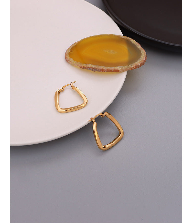 Exaggerated Geometric U-Shaped Earrings with a Touch of Elegance