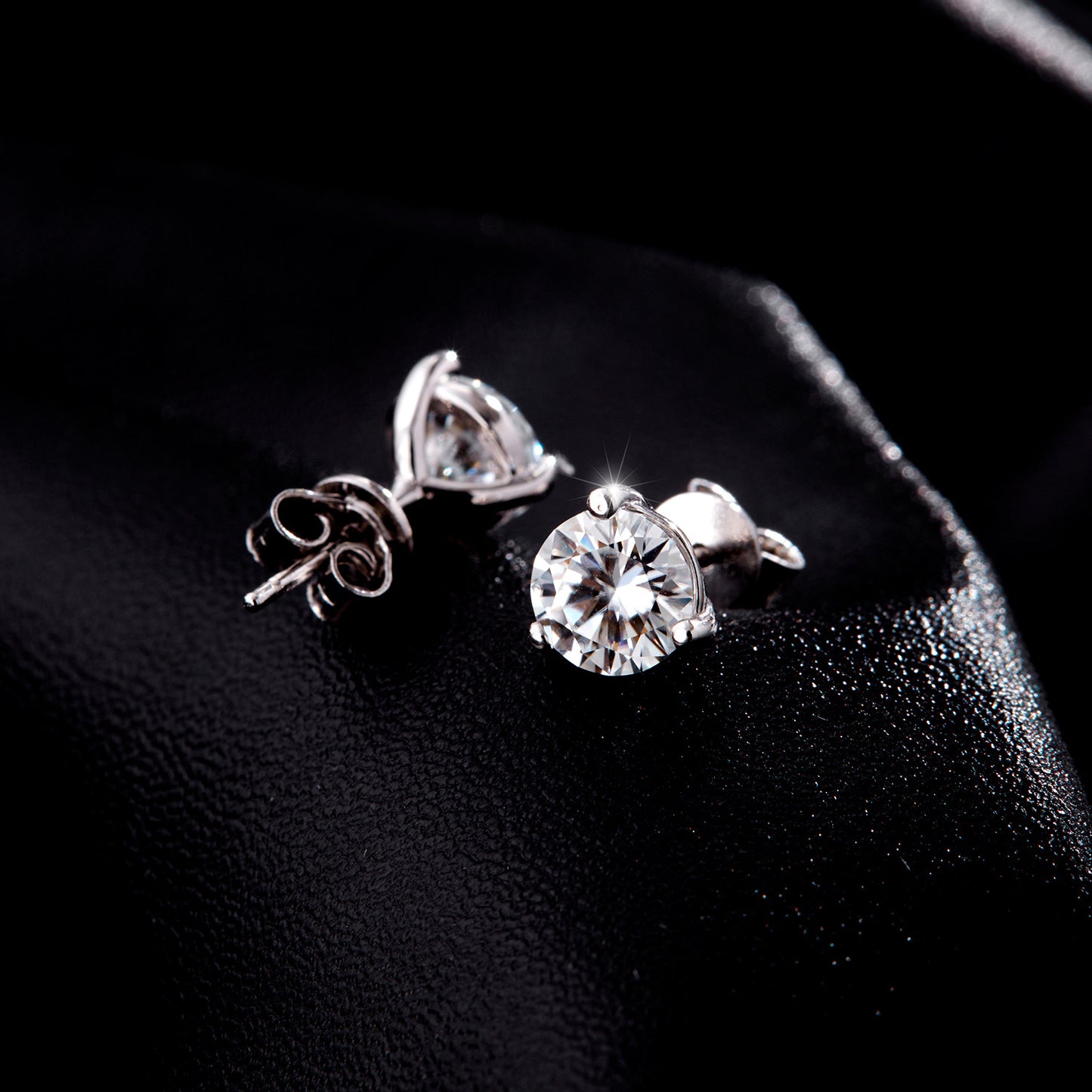 Planderful Moissanite Sparkling Earrings – Classic Simple Design with Dazzling 1.0 Carat Clarity