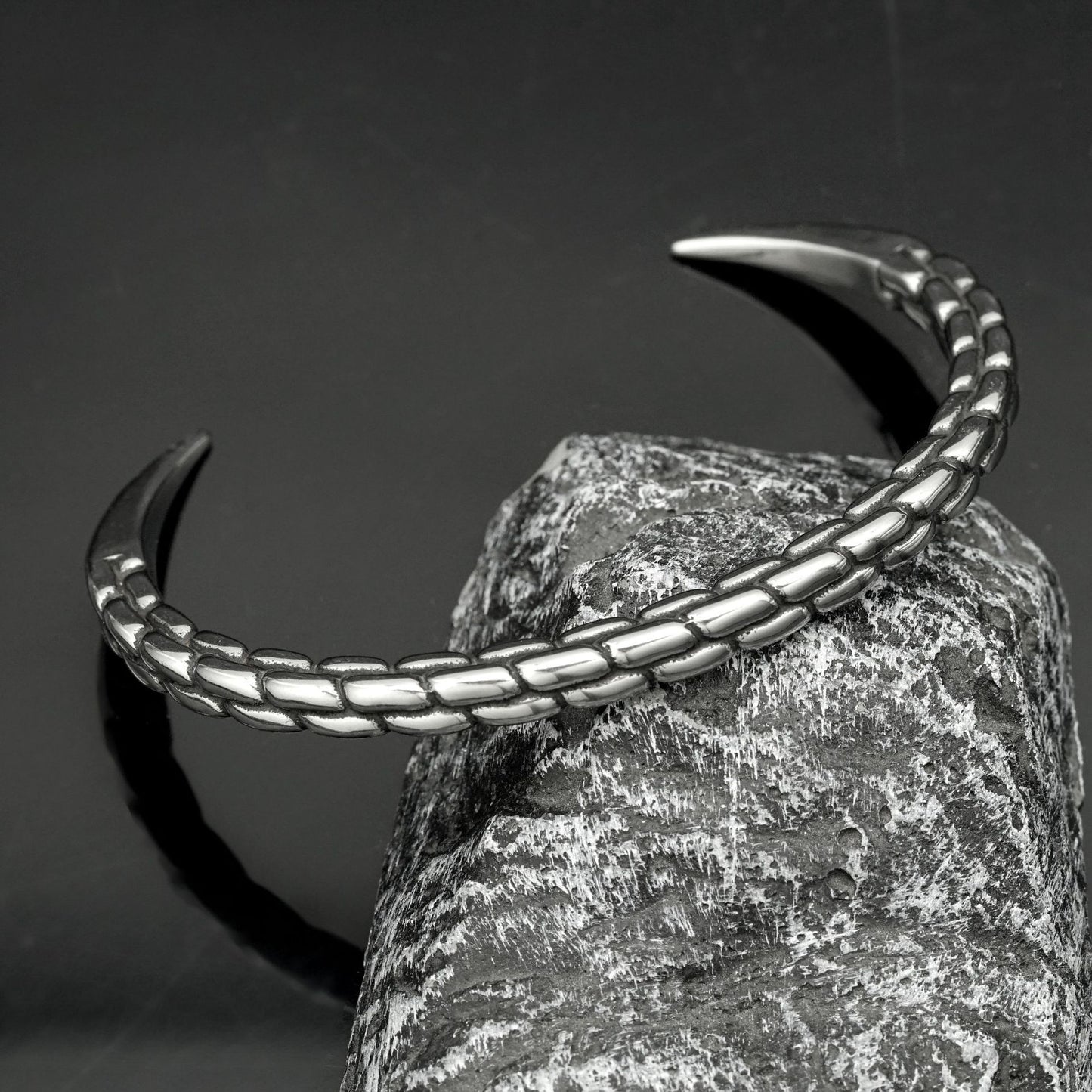 Planderful Titanium Stainless Steel Bracelet For Men And Women Retro Stone Pattern Unisex Statement
