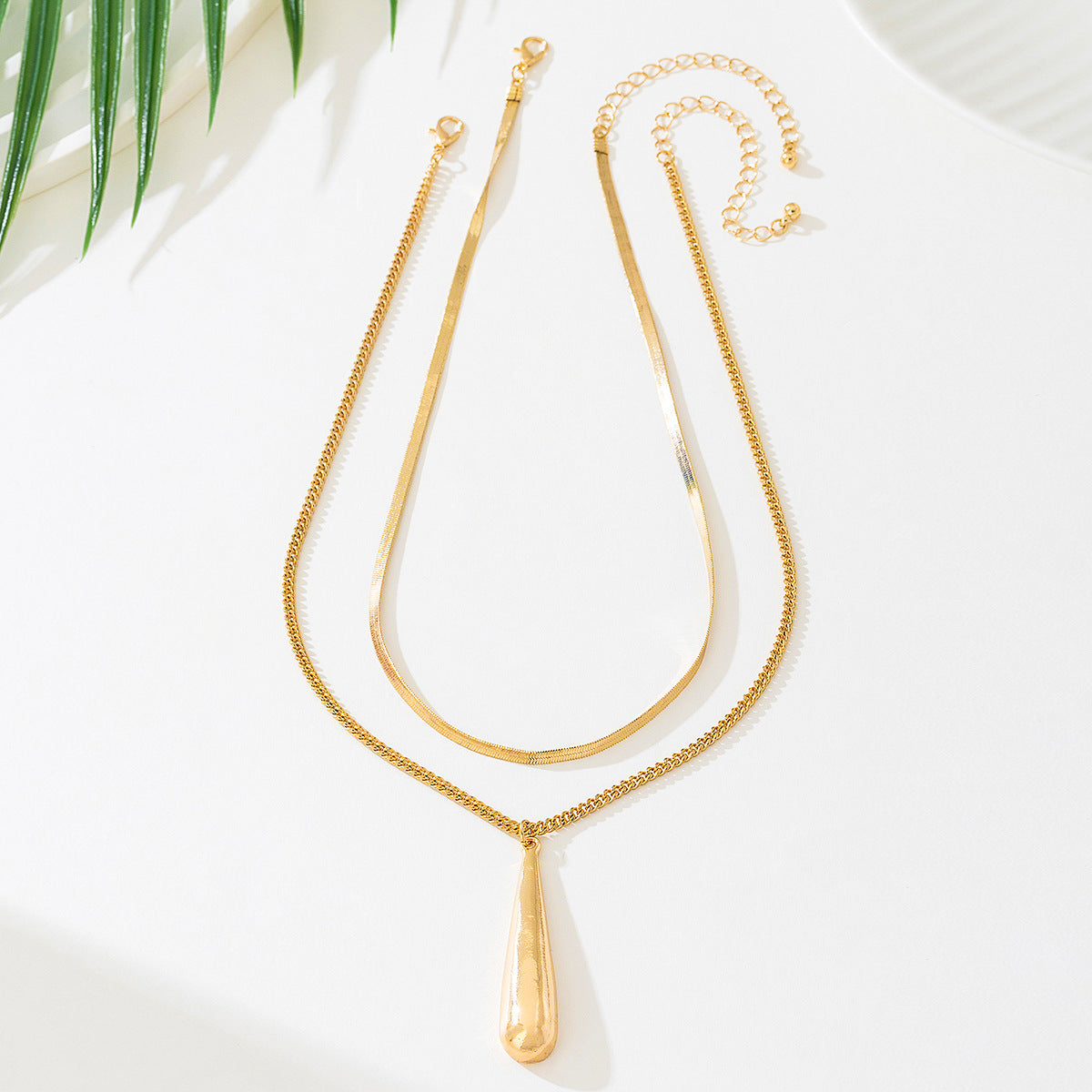 Planderful Vienna Verve Necklace – Versatile Retro Design with Gold Tassel