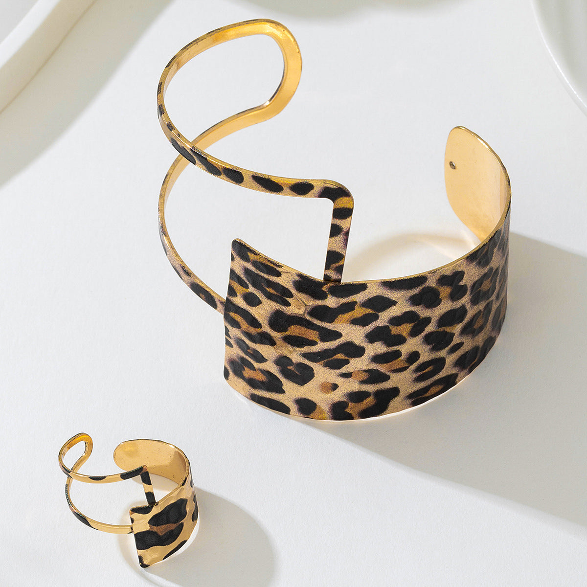 Planderful Vienna Verve Jewelry Set – Fashionable Irregular Leopard Print Design