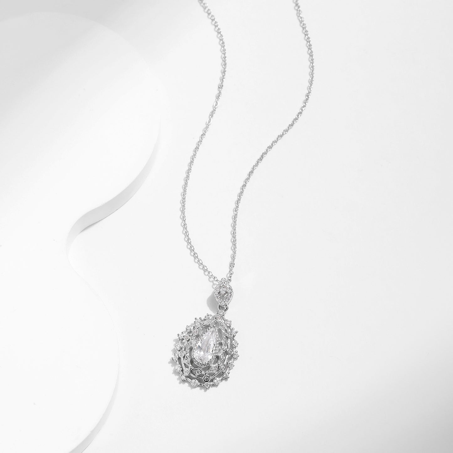 Planderful Everyday Genie Necklace – Elegant S925 Sterling Silver Old Money Style with Bright Zircon Water Drop Pendant